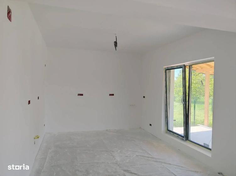 Casă cu 4 camere în Crevedia