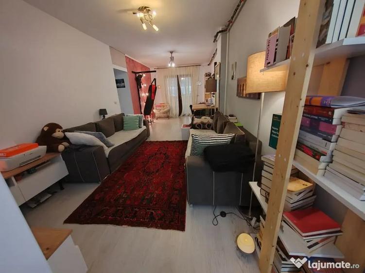 Apartament cu 3 camere decomandat în Valea Adâncă