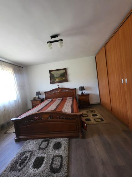 Casă individuală cu 6 camere cu Canalizare în Mociu