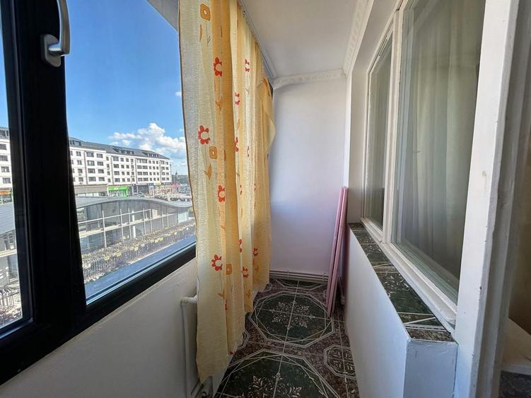 Apartament cu 3 camere decomandat, mobilat în Central