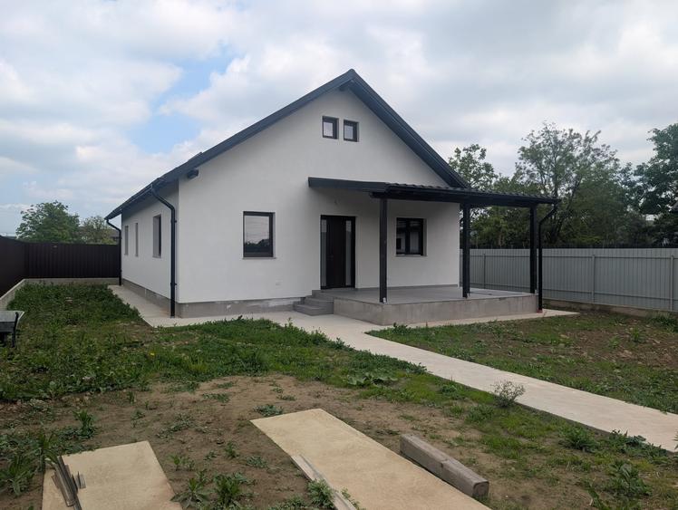 Casă individuală cu 4 camere cu Teren 350 Mp în Nord