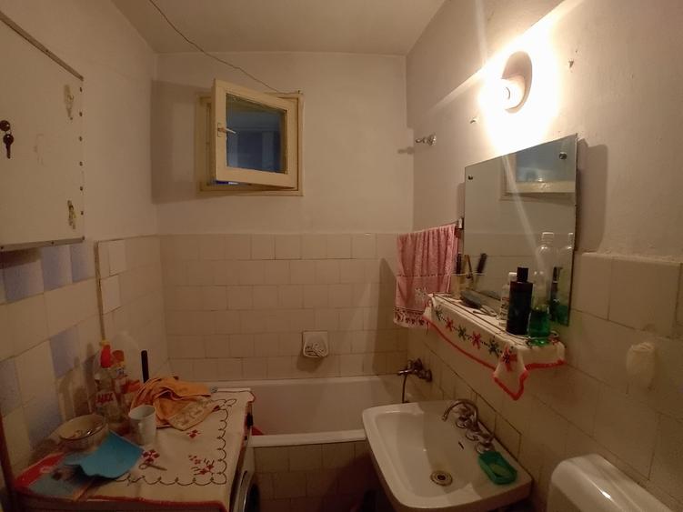 Apartament cu 2 camere semidecomandat în Berceni