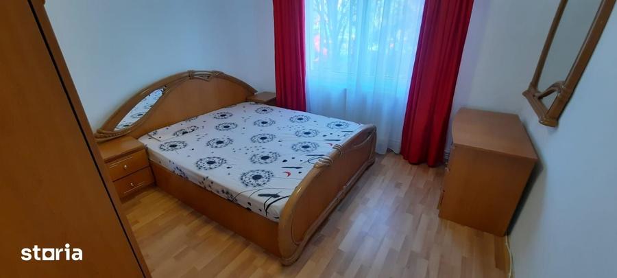 Apartament cu 3 camere decomandat în Pandurilor