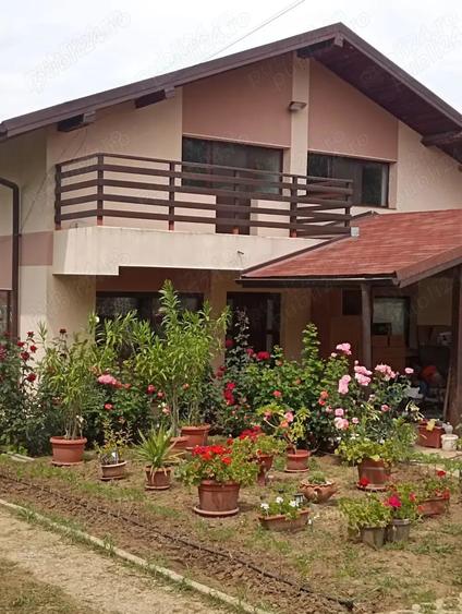 Apartament cu 4 camere decomandat în Nicolina