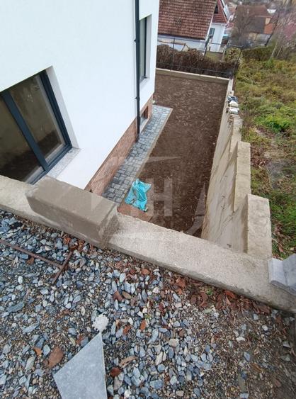 Duplex cu 4 camere cu Canalizare în Dâmbul Rotund