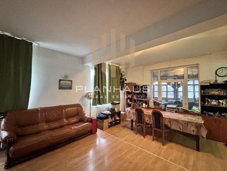 Casă cu 5 camere cu Garaj în Tăuții de Sus