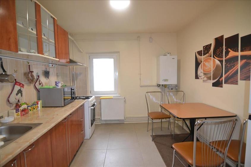 Apartament 3 camere decomandat 2 bai.2 balcoane  etajul 2   Judetean - 39