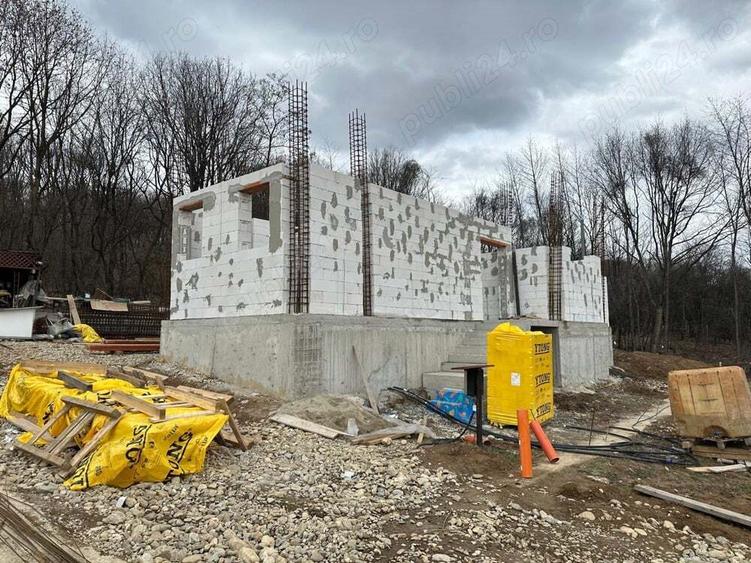 Casa ( neterminata) si teren de vanzare - Mosoaia Arges - 1