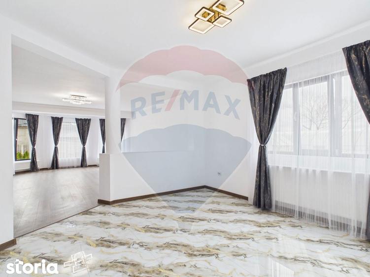 Casa / Vila cu 5 camere de vanzare - 12