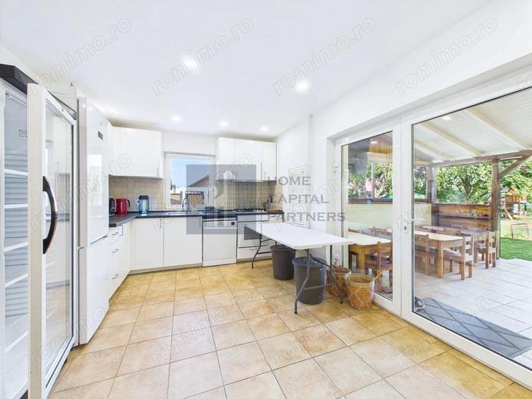 Vanzare casa P+M, 7 camere, 4 dormitoare, 4 bai, garaj 3 autoturisme - 8