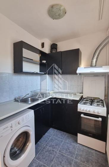 Apartament cu 3 camere semidecomandat în Dacia