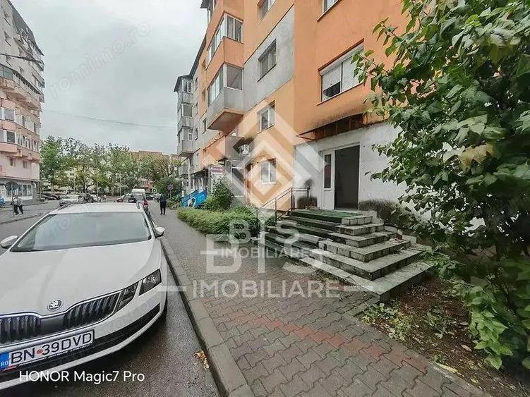Apartament 3 camere - parter - pretabil ca si spatiu comercial - 1