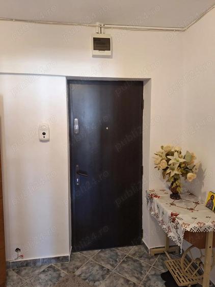 PROPRIETAR Ap 3 cam,2 bai, 2 balcoane,an1990, pod si boxa foarte spatioase+loc parcare, ZONA 1 MAI - 8