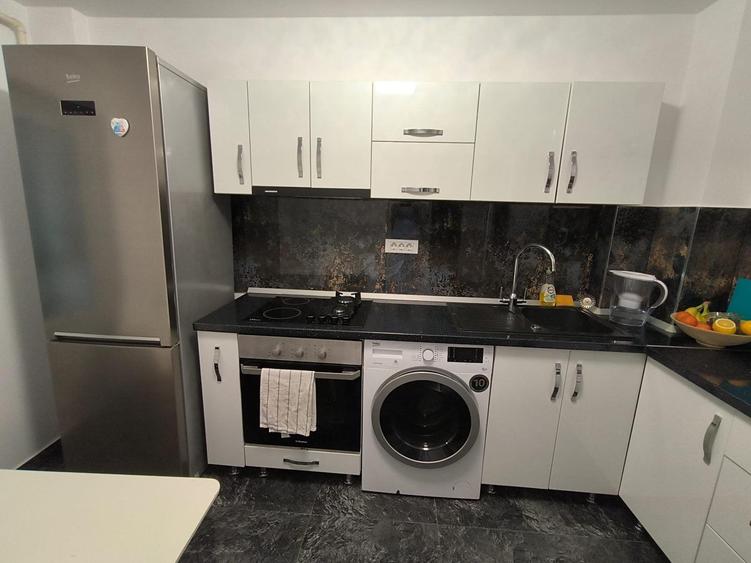 Ap. 2 cam,decomandat,et. 1/4,renovat modern,centrala proprie,an constr.1978. - 8