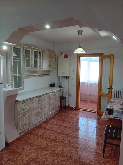 Vand apartament 2 camere in botosani strada Alexandru Donici etajul 3 apartamentul este decomandat - 3