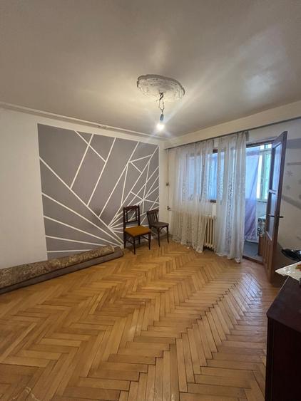 Apartament 2 camere-Zona Sud - etaj 2/4 -  40 mp  43000 euro  negociabil - 1