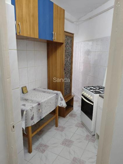 Garsonieră decomandată în Central