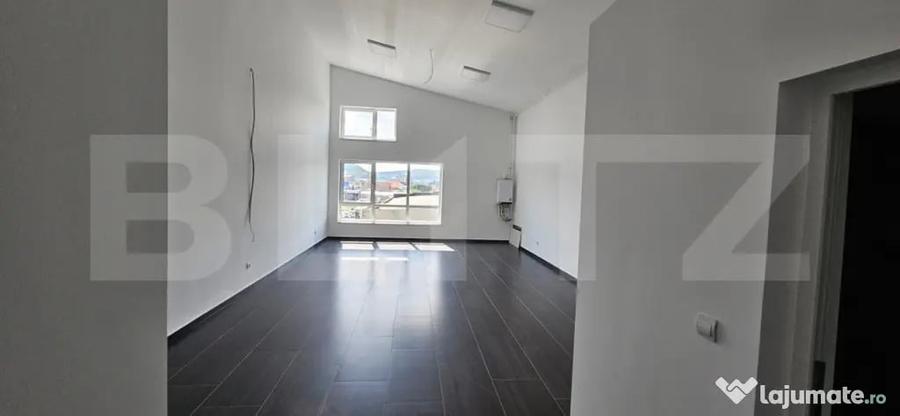 Spațiu comercial, de 2,351 mp, în Central