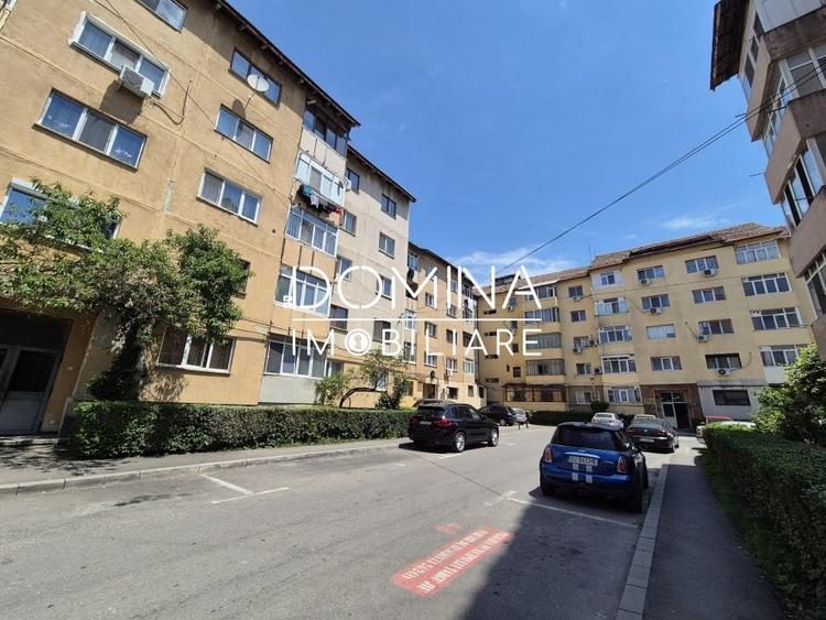 Vanzare apartament central *3 camere, situat in Targu Jiu, strada Cerna - 9