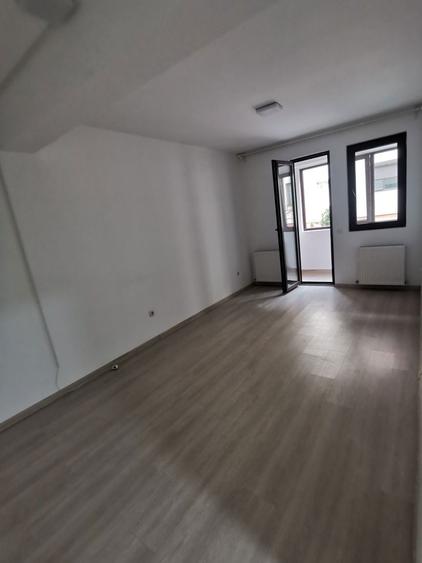 Inchiriez apartament 3 camere decomandat + loc parcare zona Dobroesti , gol gata de mutat / se face contract ( Zona Pod Fundeni - Dobroesti) - 3