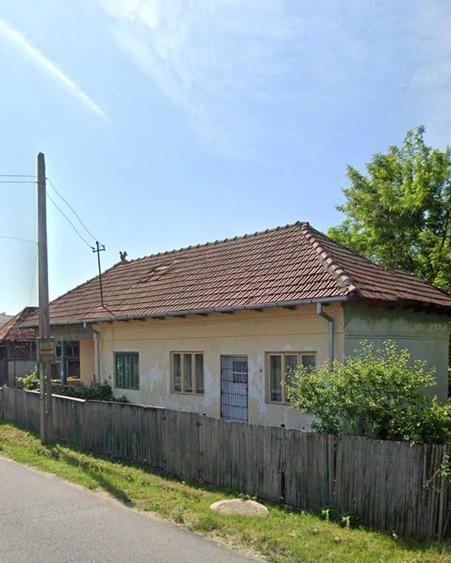 Vand casa in Babeni Romani langa biserica - 5