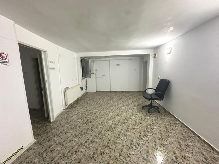 Spațiu comercial de închiriat – Zona Cetate, 35 mp utili. - 1