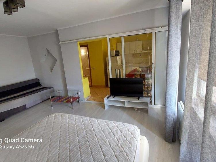 Ofer spre închiriere garsonieră cochetă, situată stradal pe - 2