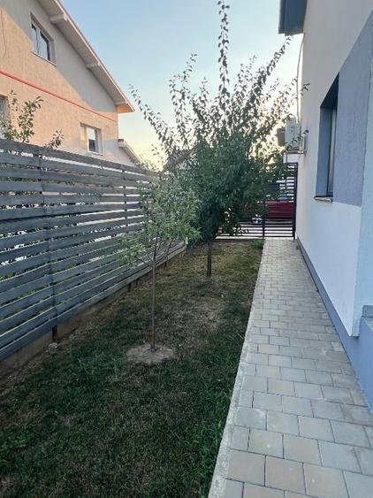 Duplex cu 4 camere cu Canalizare în Domnești