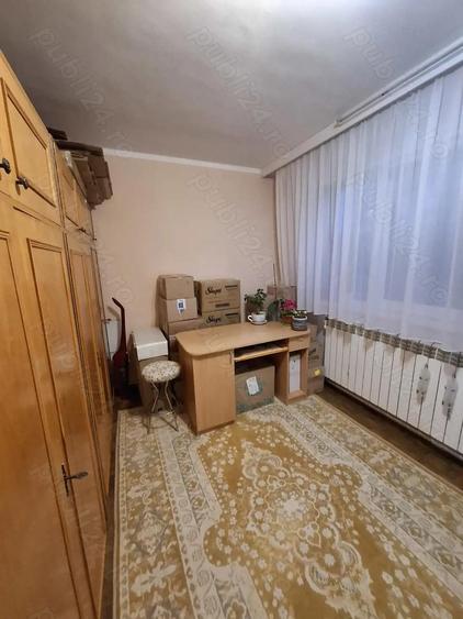 Vand apt..2cam . semidecomandat bloc 4 etaje ,etaj intermediar - 2