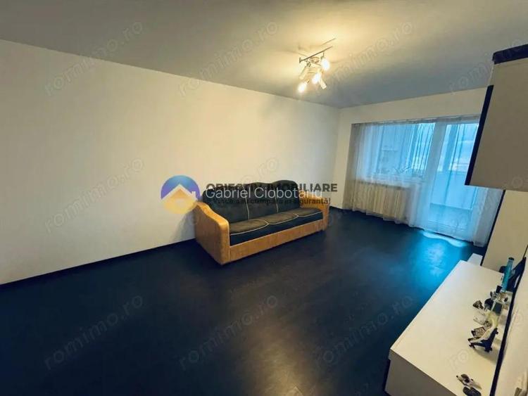 Apartament 3 camere de vanzare Zona 1 Mai
