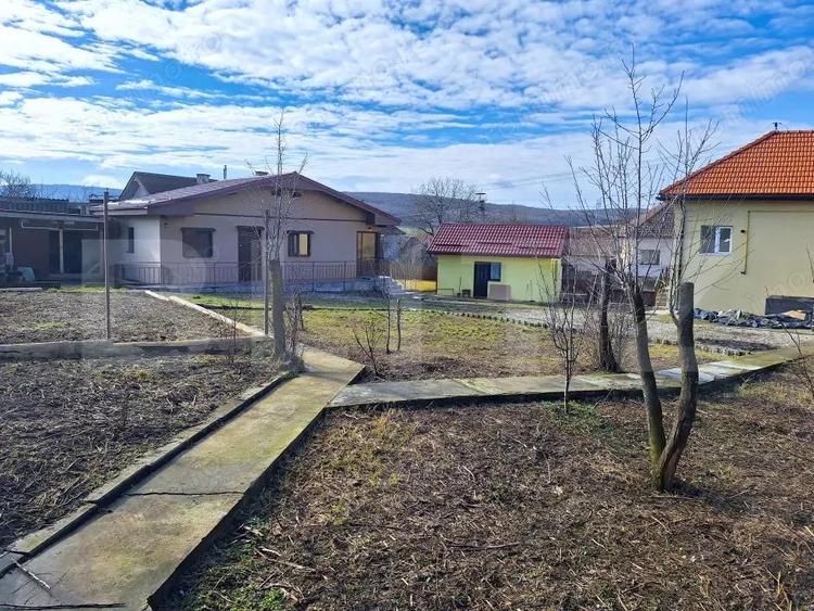 Proprietate cu 3 imobile ?i 1281 mp teren, Sali?tea Noua - 3