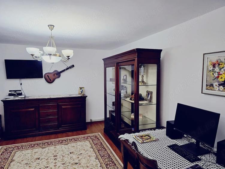 Apartament cu 3 camere decomandat în Central