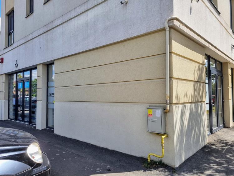 Spatiu comercial de inchiriat pretabil pentru multiple destinatii : salon de inf - 4