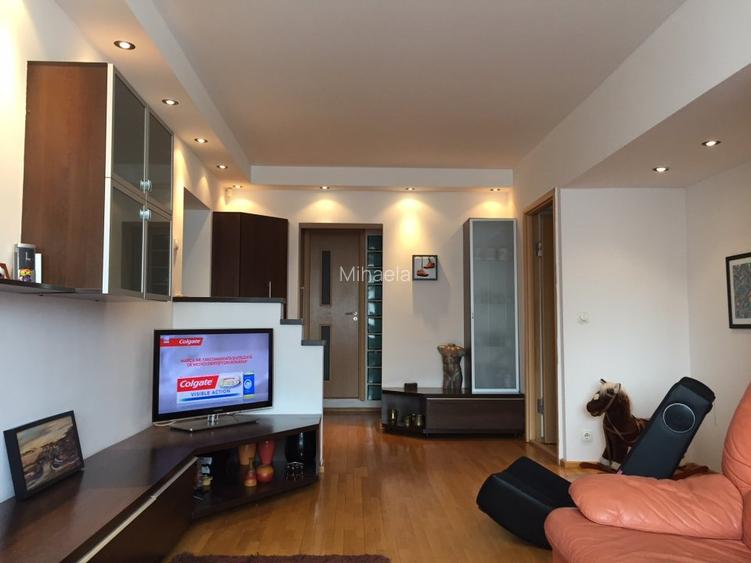 Apartament cu 3 camere semidecomandat, mobilat în Văcăresti Apartament cu 3 camere semidecomandat, mobilat în Văcăresti