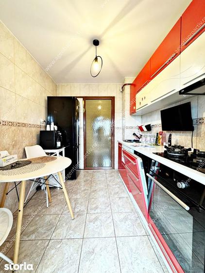 Apartament cu 3 camere decomandat, la etajul 2, in cartierul Micro 16. - 5