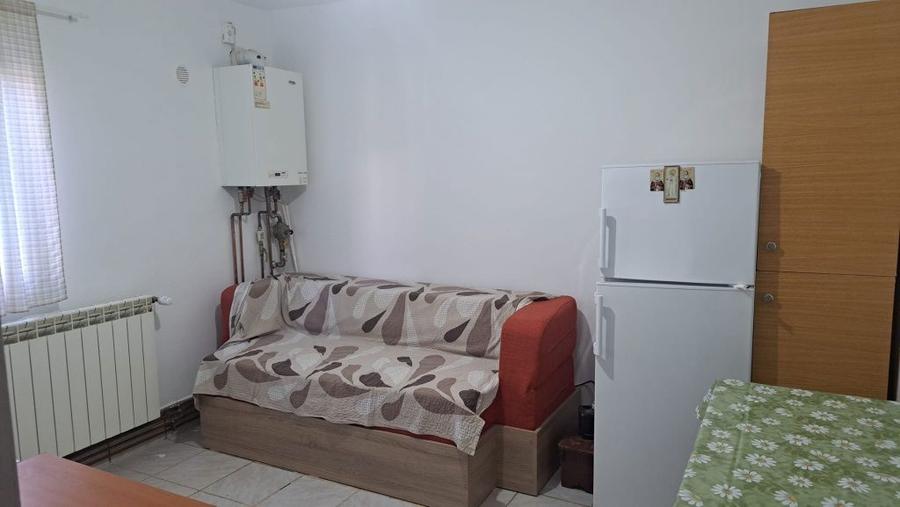 Inchiriez garsoniera 40 mp la curte. - 4