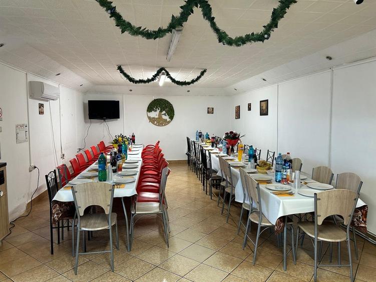 Casa in centrul comunei Padureni - 13