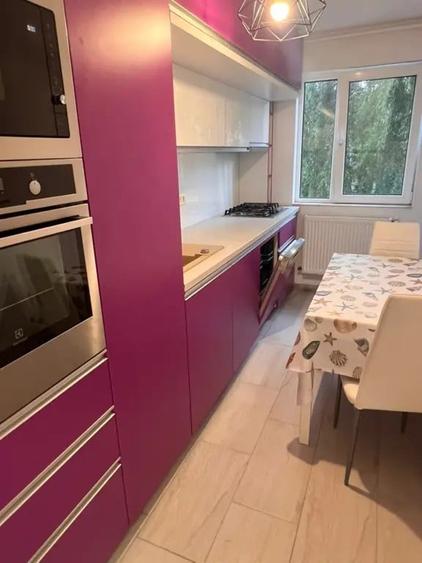 Apartament cu 3 camere semidecomandat în Astra