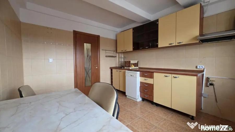 Apartament cu 4 camere decomandat în Matei Voievod
