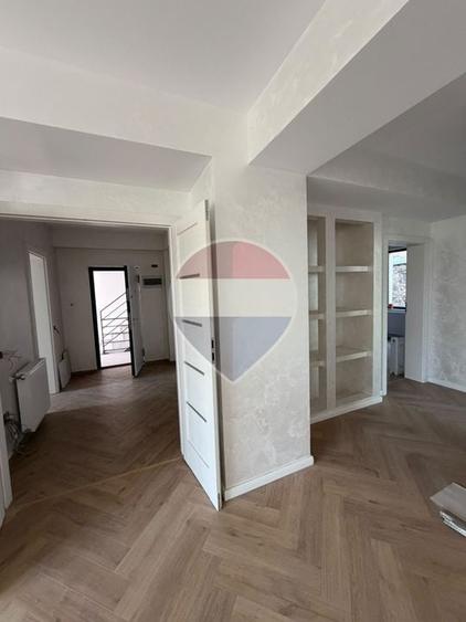 Apartament cu 3 camere decomandat, mobilat în 1 Mai