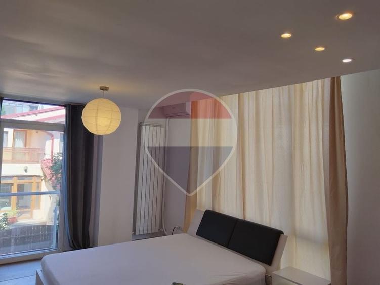 Apartament cu 3 camere, mobilat în Central