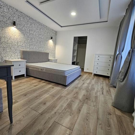 Apartament cu 4 camere decomandat în Central