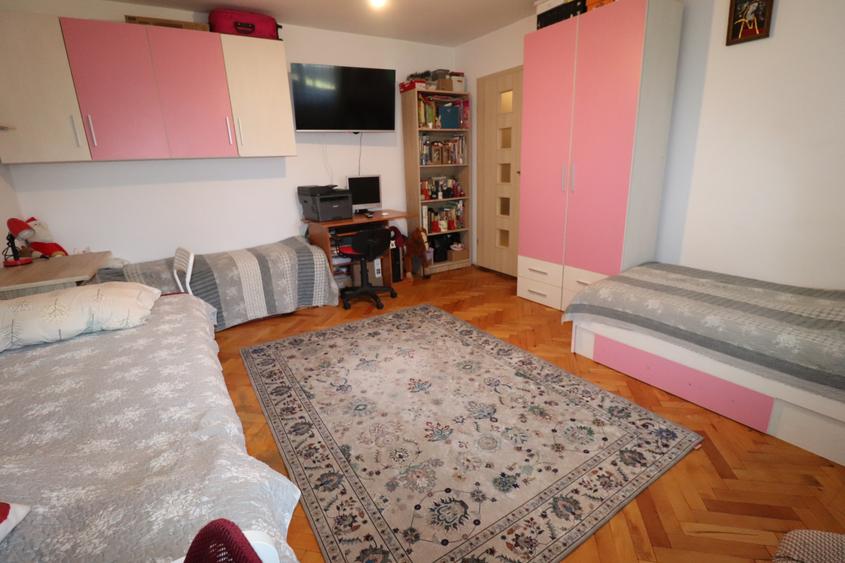 Apartament cu 3 camere în Kiriac