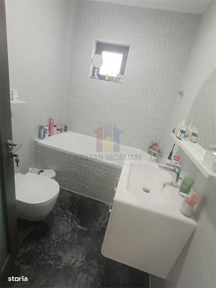 Apartament cu 3 camere în Traian