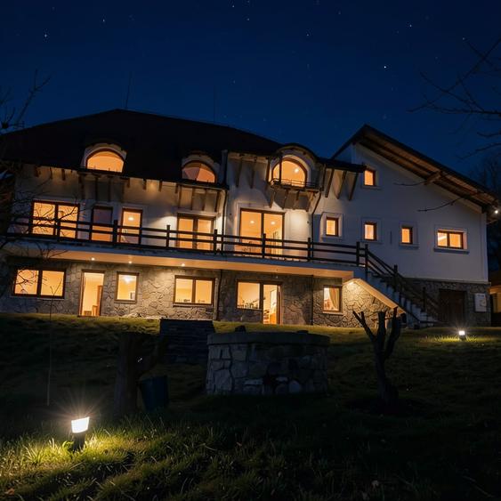 Casă individuală cu 8 camere cu Canalizare în Vest