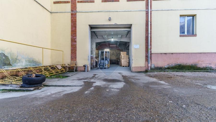 Spațiu industrial, de 11,077.849609375 mp, în Iris