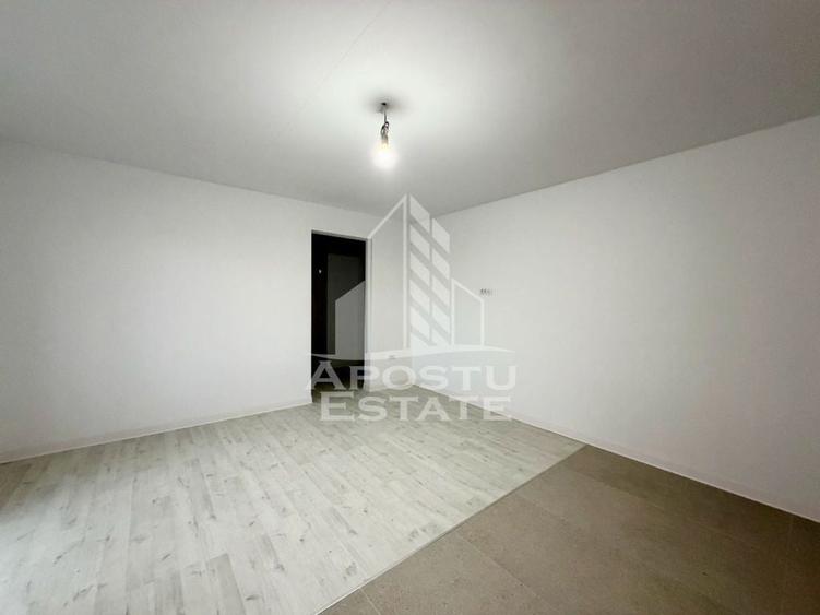 Apartament cu 3 camere decomandat în Lipovei