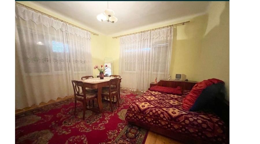 Casă individuală cu 7 camere cu Canalizare în Șibot