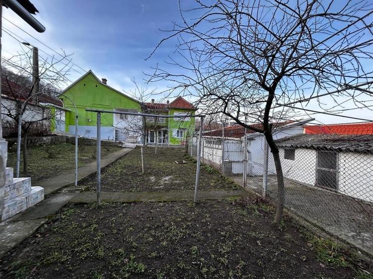 Casă cu Teren 600 Mp în Central