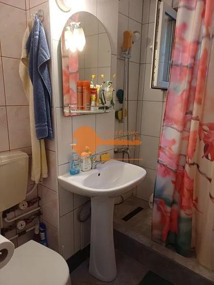Apartament cu 4 camere semidecomandat, mobilat în Gorjului
